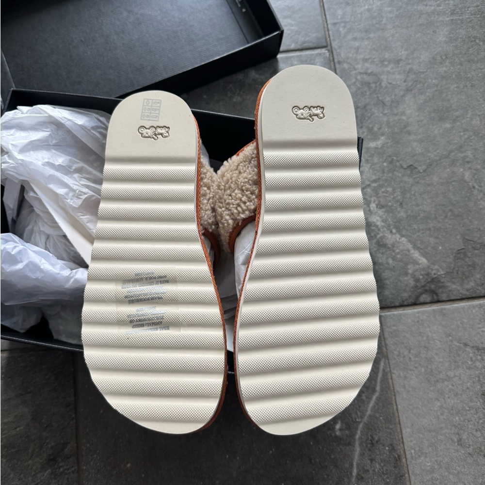 Coach Hollie Flip Flop - Picture 7 of 7